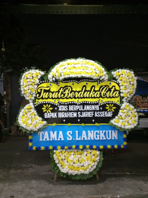 Papan Bunga Duka di Penarik
